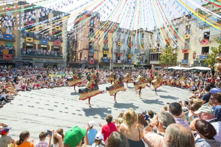 Celebrando la cultura local en los festivales de pueblo en España.