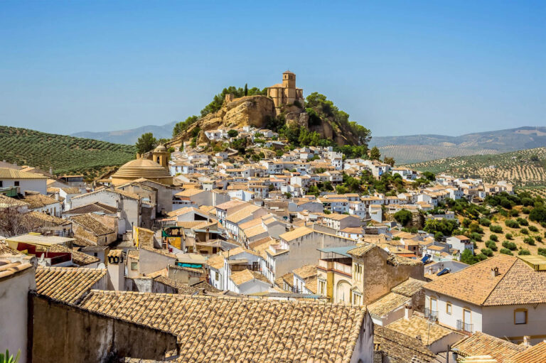 Descubre la belleza de los pueblos más encantadores de Granada.