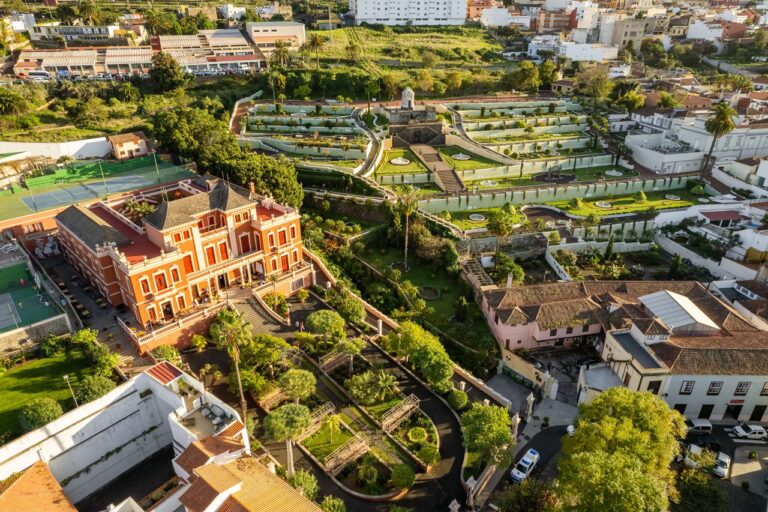 Descubre la belleza de los pueblos más encantadores de Tenerife.