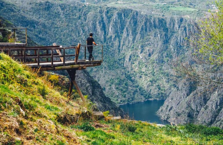 Descubre la belleza natural de Parada de Sil a través de sus rutas de senderismo.