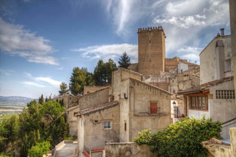 Descubre la belleza rural de Moratalla, un destino encantador en España.
