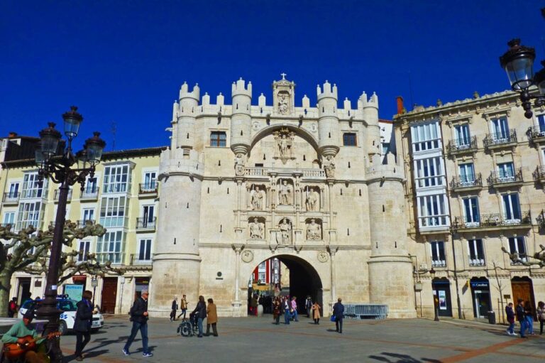 Descubre las maravillas de Burgos y disfruta de la cultura.