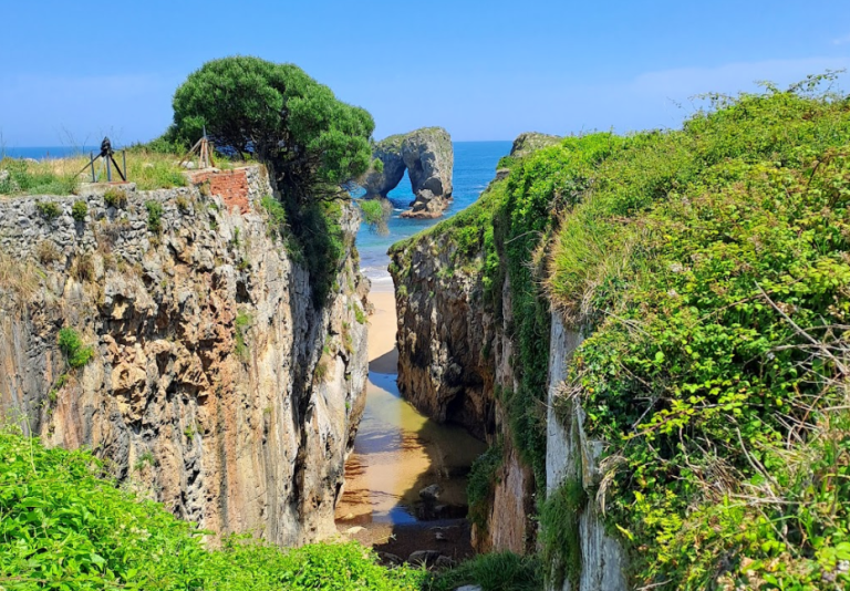 Descubre las maravillas naturales y culturales de Llanes en Asturias.