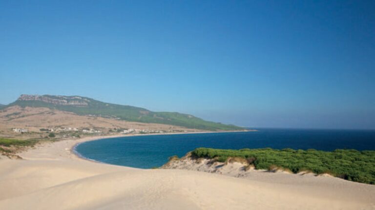 Descubre las paradisíacas playas de Andalucía para tus vacaciones perfectas