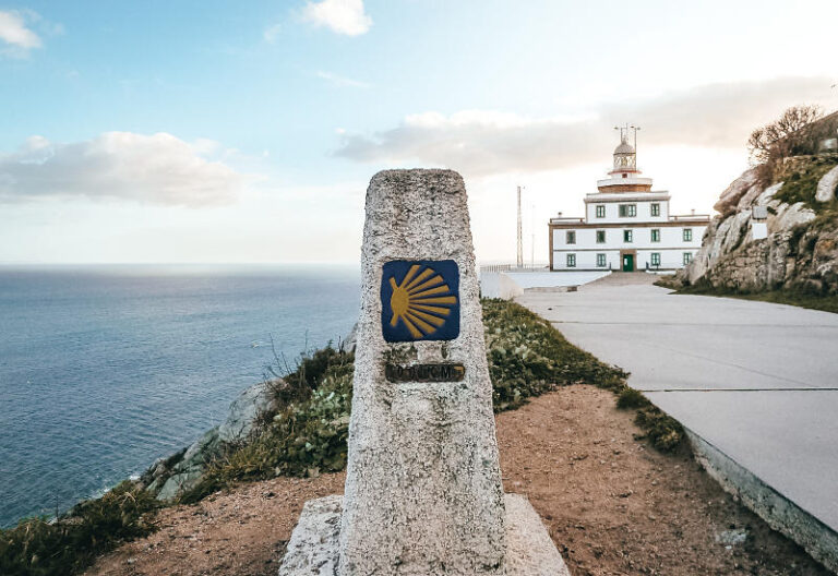 Descubre los encantos de Galicia: lugares imprescindibles que visitar.