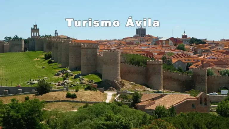Descubre los encantos históricos y naturales que ofrece la ciudad de Ávila.