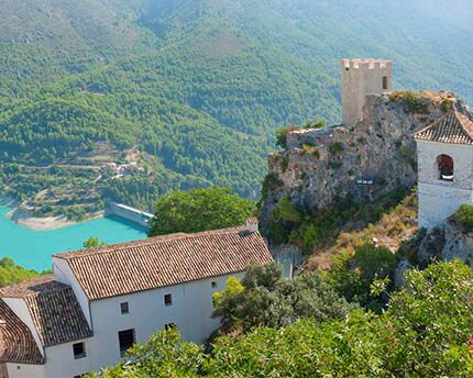 Descubre los impresionantes paisajes y encantadores pueblos de la Marina Baja.