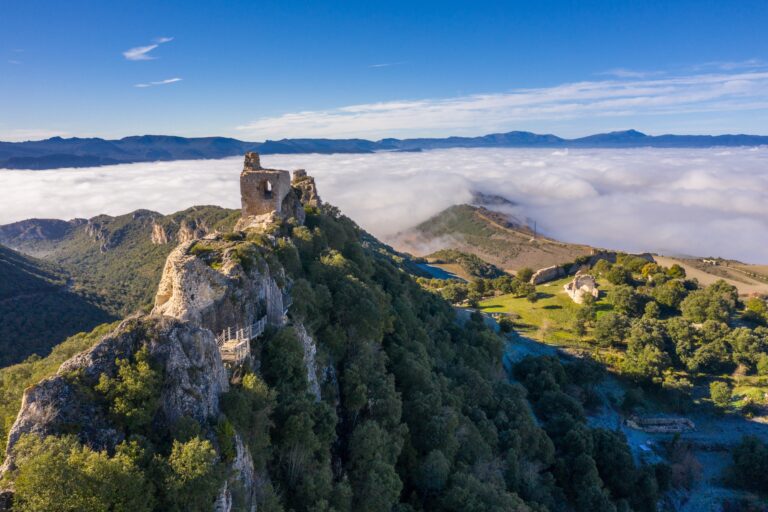 Descubre los impresionantes paisajes y la rica historia de Álava.