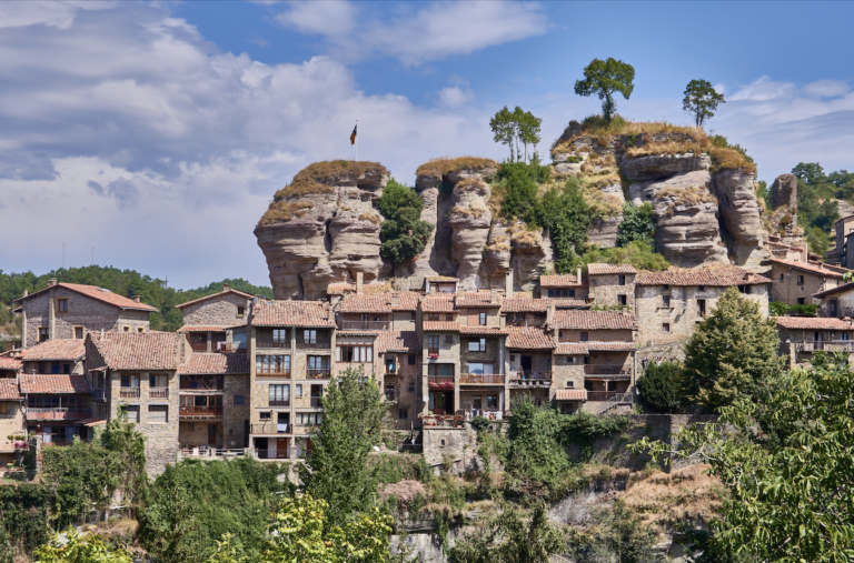 Descubre los pueblos más encantadores a las afueras de Barcelona.