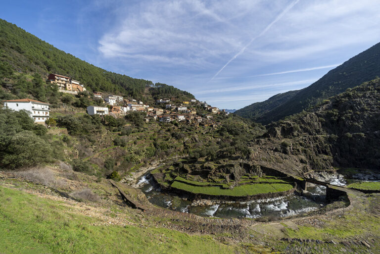 Descubre los rincones más fascinantes de Las Hurdes en España.
