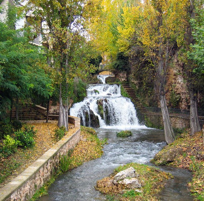 Descubre los tesoros culturales y naturales de Madrid y sus alrededores.