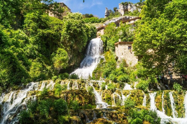 Descubre los tesoros naturales y culturales de Orbaneja del Castillo.