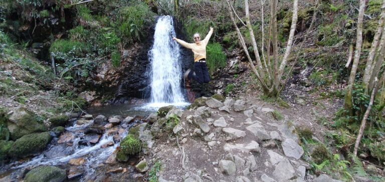 Explorando la belleza natural de la cascada de Nonaya en Asturias.