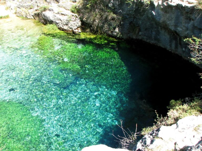 Explorando la belleza oculta de El Pozo Azul La Calita De Burgos
