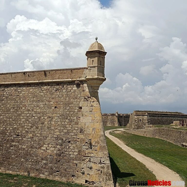 Explorando la historia y la belleza del Castillo de San Fernando en Girona