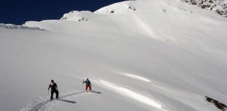 Explorando la majestuosidad de la Ruta de los Reyes en España.