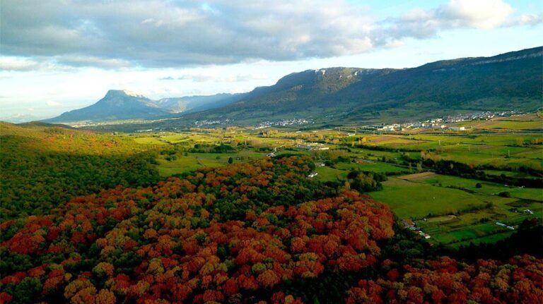 Explorando la riqueza cultural y natural de la Comarca de Sakana.