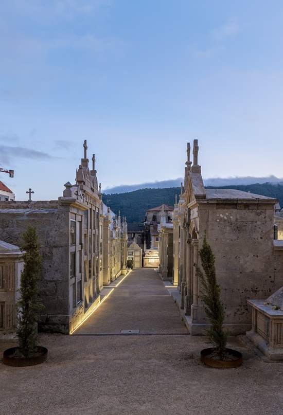 Explorando los más impresionantes cementerios de España: una guía detallada