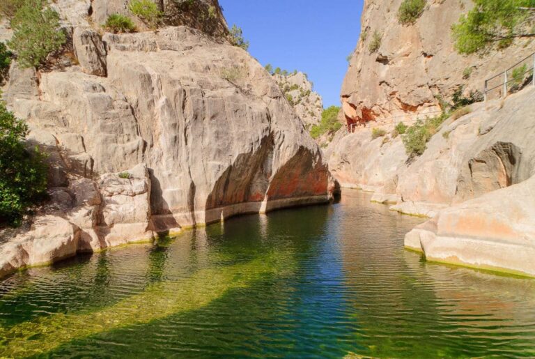 La Fontcalda: Un oasis natural de aguas termales y belleza escénica.
