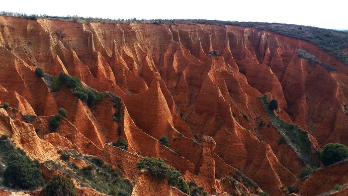 Las impresionantes formaciones geológicas de las Carcavas de Pontón de la Oliva.