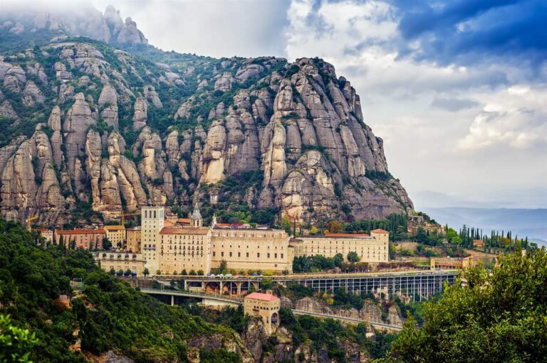 Razones por las que Montserrat es un destino imprescindible en España
